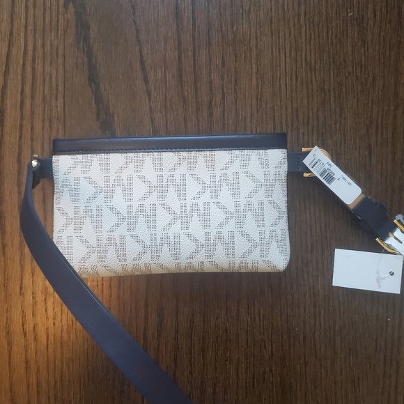 Michael Kors Logo Belt bag New with tags - Picture 4 of 4